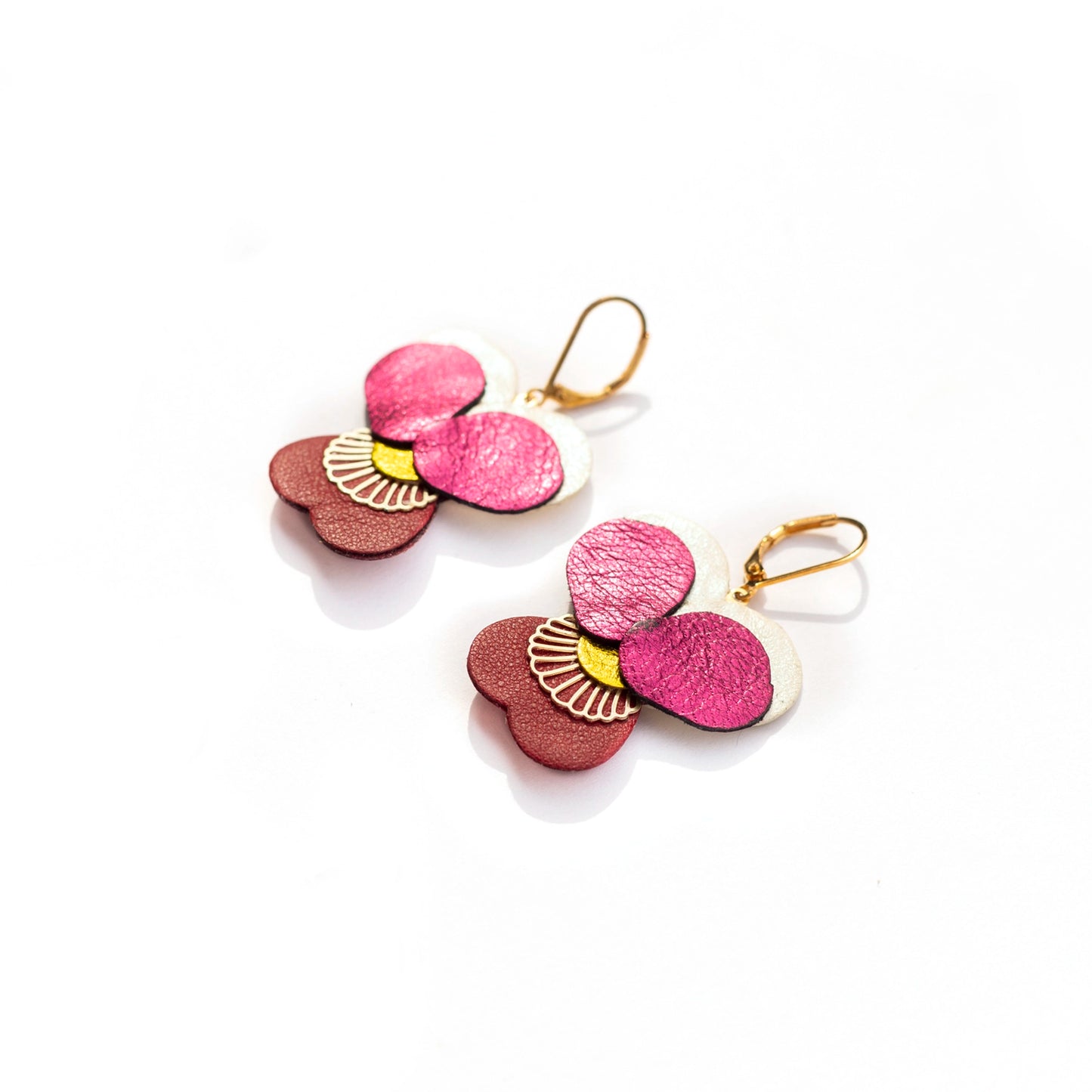 Boucles d’oreilles Pensées - framboise métallisé, carmin, blanc nacré