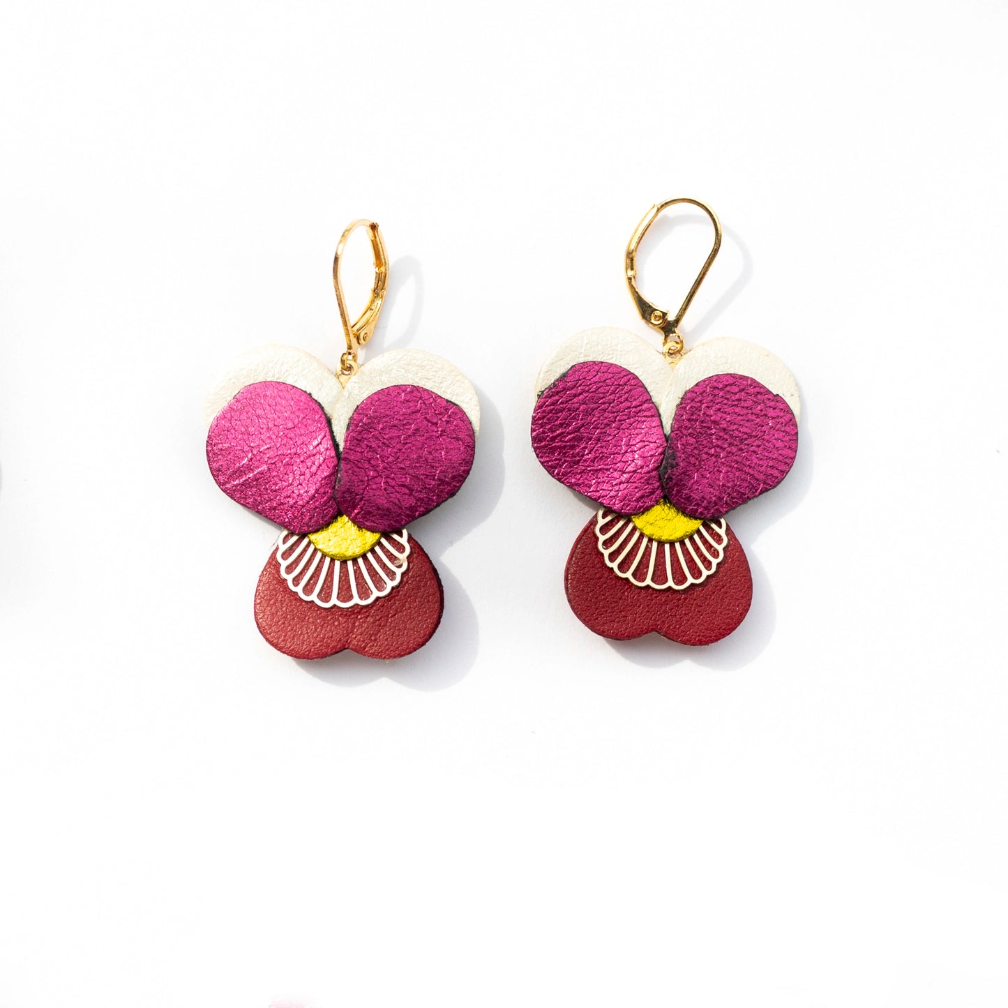 Boucles d’oreilles Pensées - framboise métallisé, carmin, blanc nacré