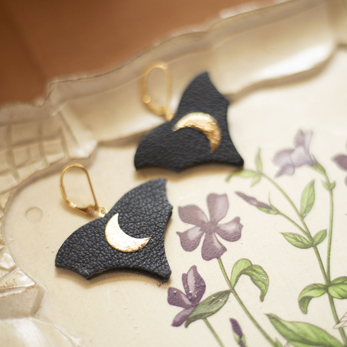 Boucles d'oreilles Chauve-Souris en cuir noir et croissants de Lune