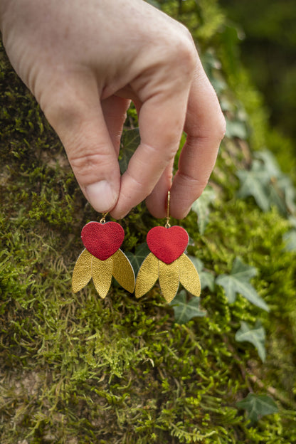 Boucles d'oreilles Coeurs rouge métallisé et 3 épées