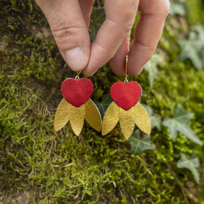 Boucles d'oreilles Coeurs rouge métallisé et 3 épées