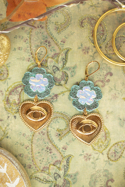 Boucles d'oreilles Fleurs en cuir turquoise holographique et coeurs dorés