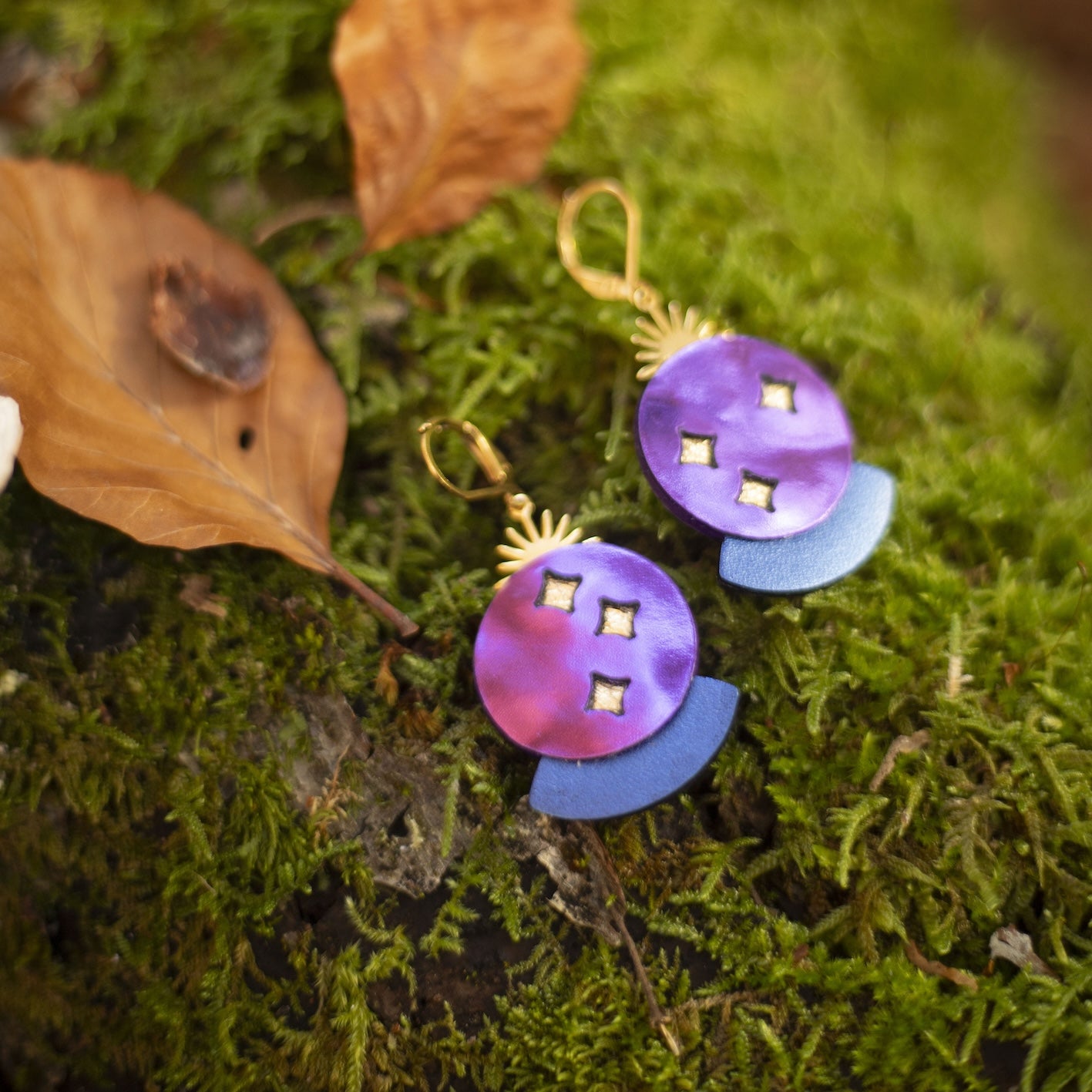 Boucles d'oreilles Boule de Cristal violet