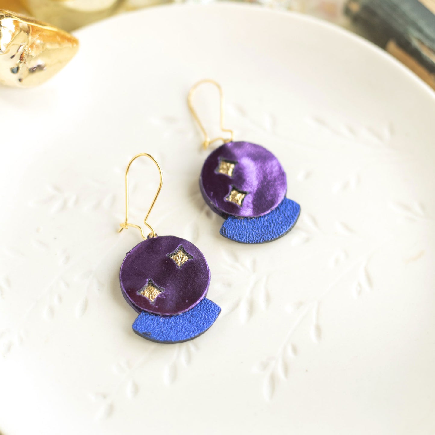 Boucles d'oreilles Boule de Cristal violet petit modèle