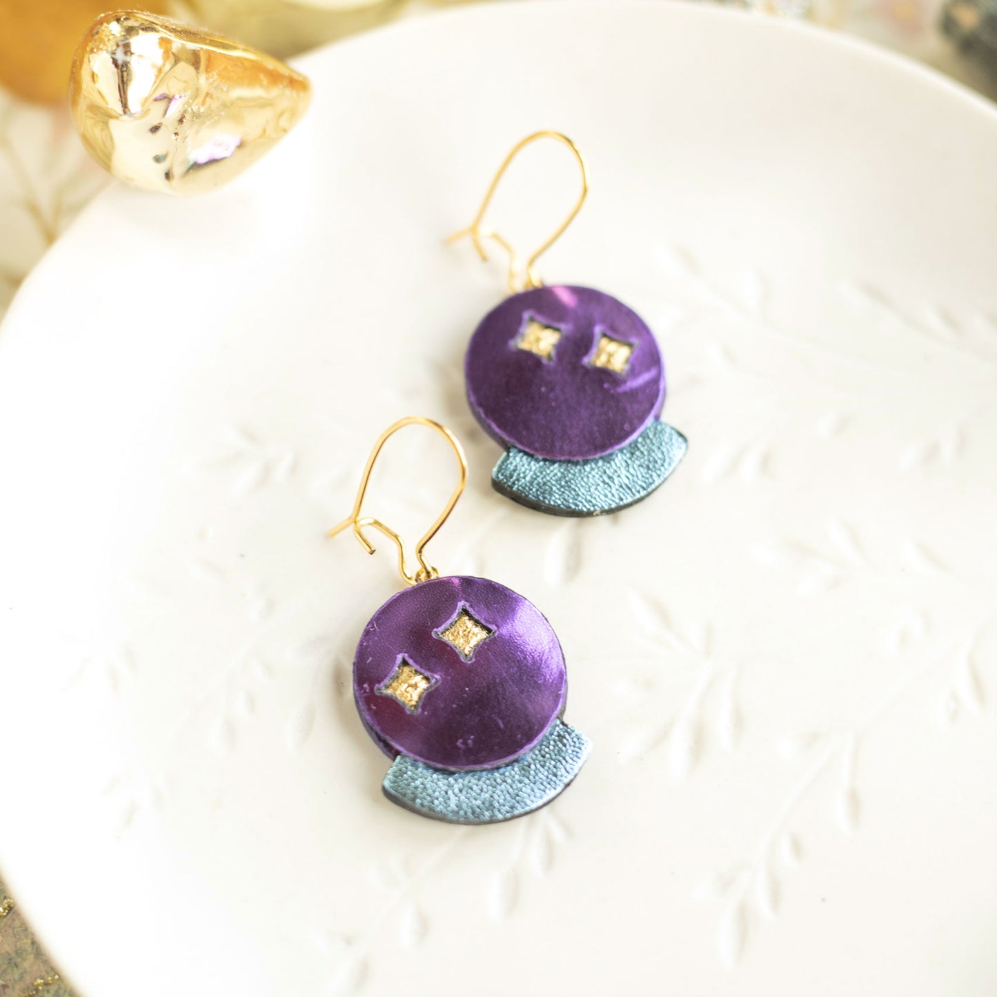 Boucles d'oreilles Boule de Cristal violet et bleu petit modèle