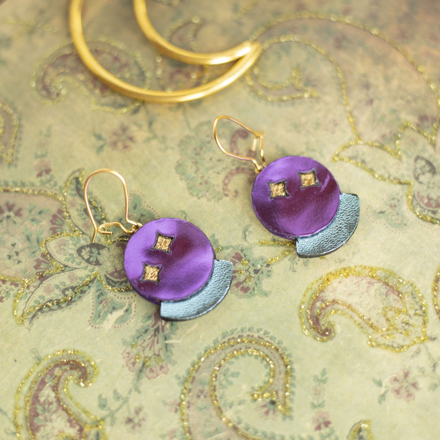 Boucles d'oreilles Boule de Cristal violet et bleu petit modèle