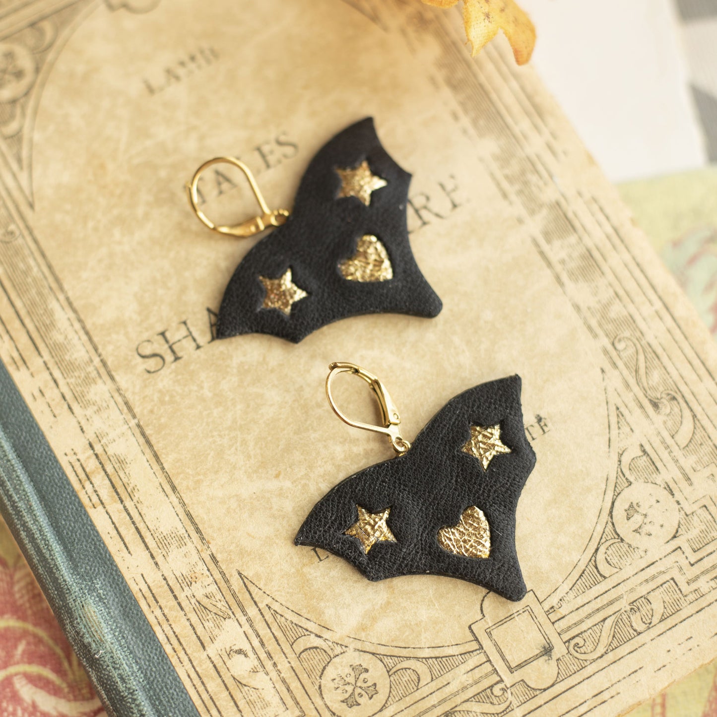 Boucles d'oreilles Chauve-Souris en cuir noir et coeurs