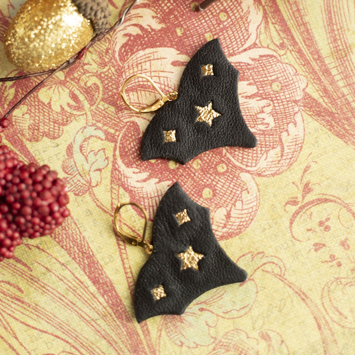 Boucles d'oreilles Chauve-Souris en cuir noir et étoiles