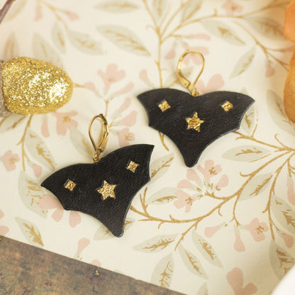 Boucles d'oreilles Chauve-Souris en cuir noir et étoiles