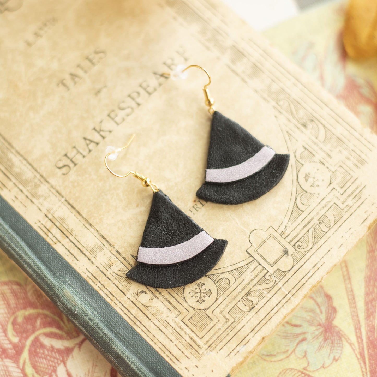 Boucles d'oreilles Chapeau de Sorcière cuir noir