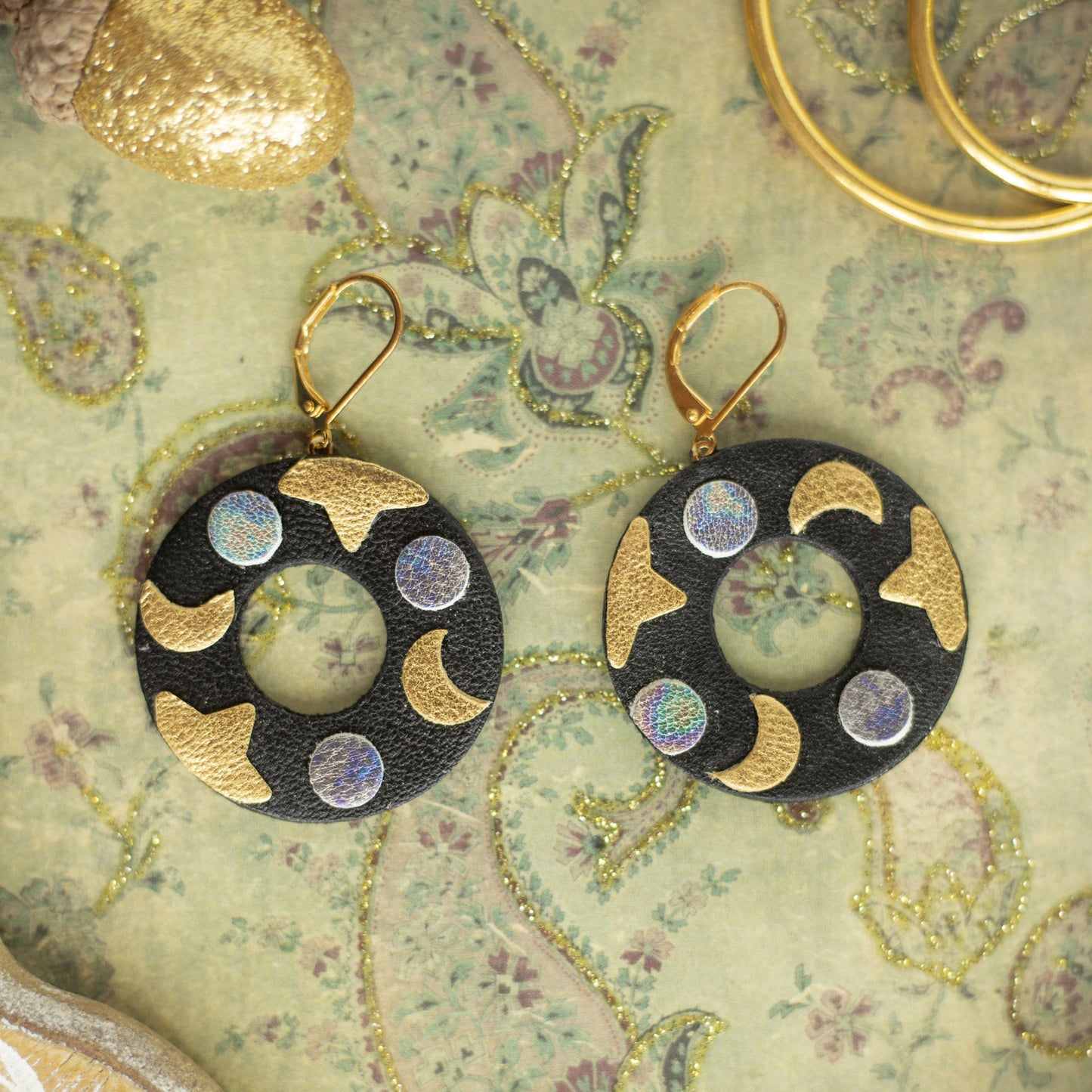 Boucles d'oreilles Cosmogonie cuir noir et doré