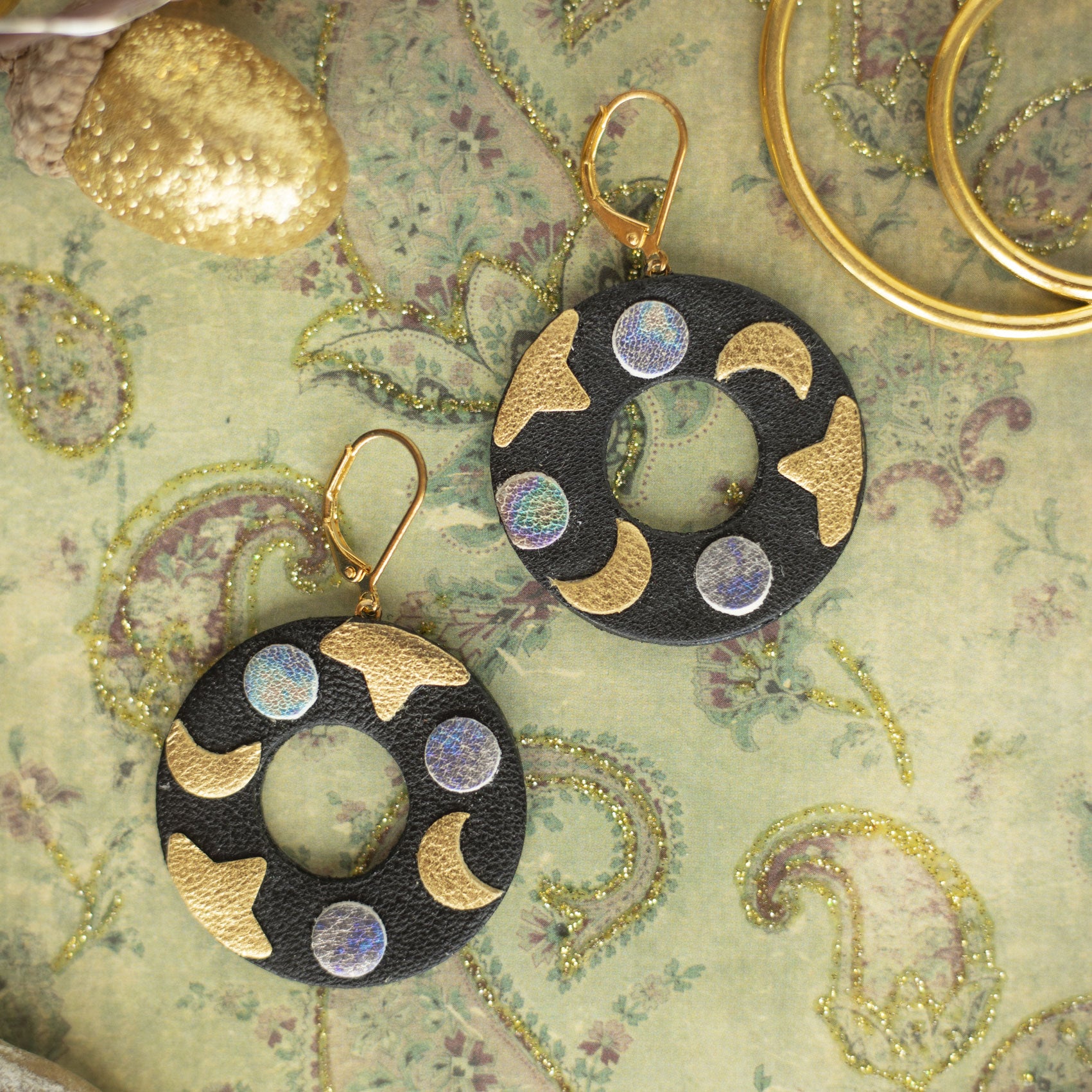 Boucles d'oreilles Cosmogonie cuir noir et doré