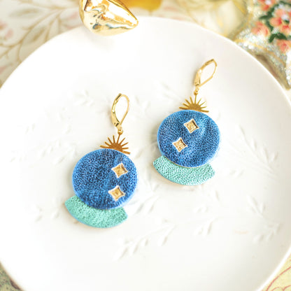 Boucles d'oreilles Boule de Cristal cuir bleu azur