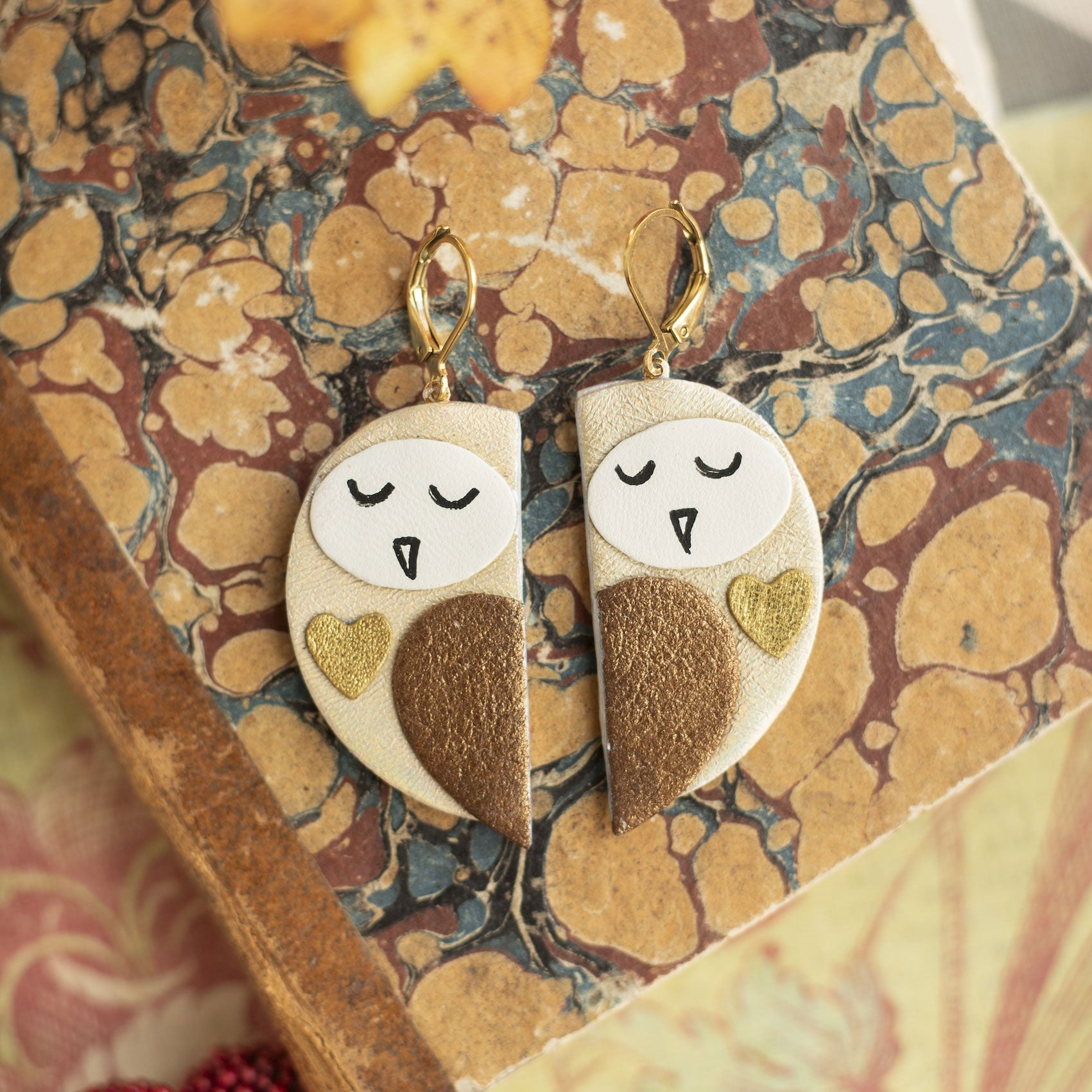 Boucles d'oreilles Chouettes cuir blanc platine