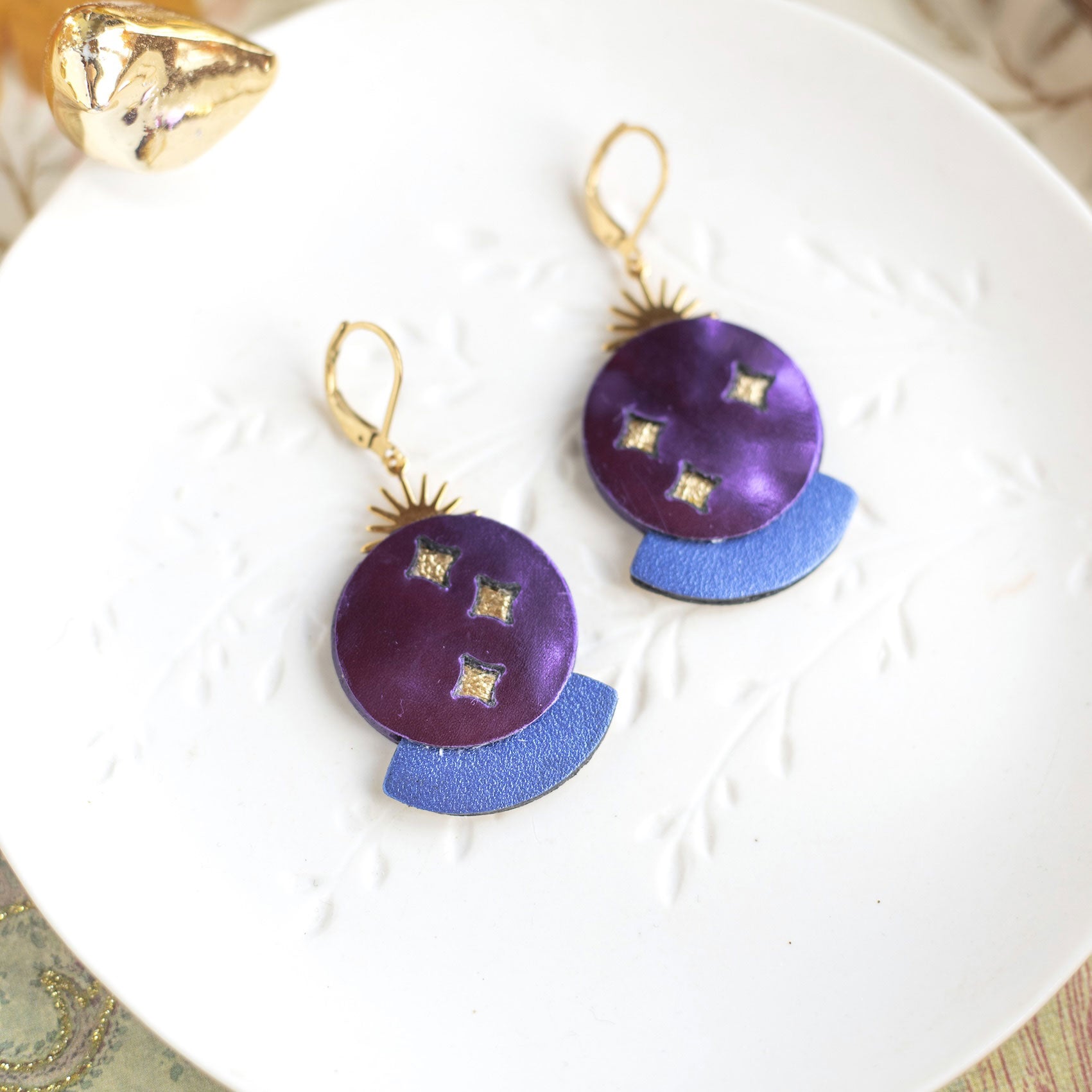 Boucles d'oreilles Boule de Cristal violet