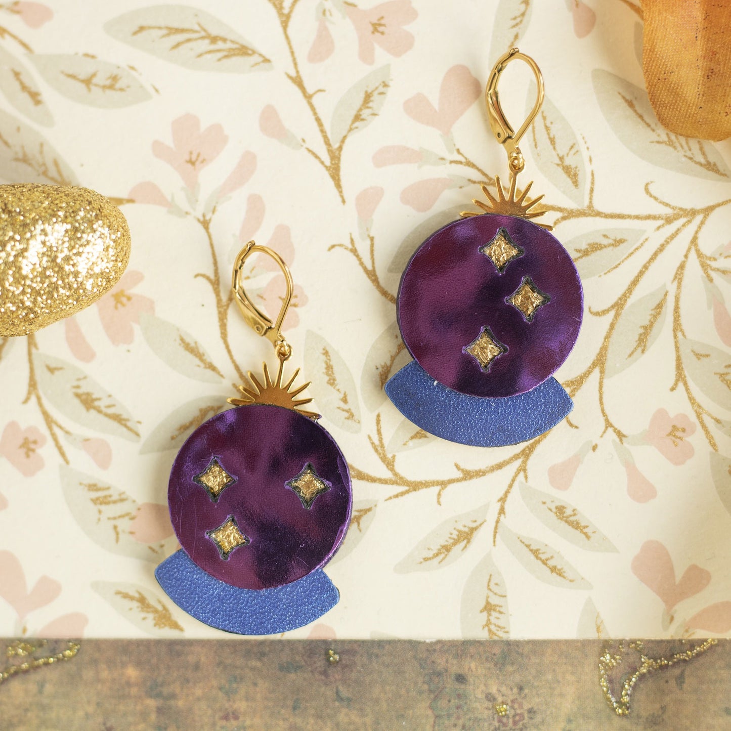 Boucles d'oreilles Boule de Cristal violet