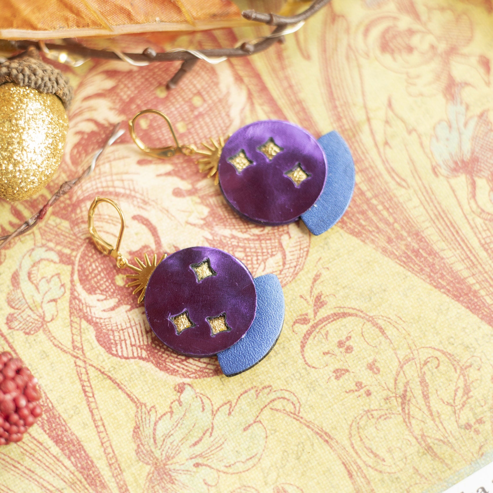 Boucles d'oreilles Boule de Cristal violet