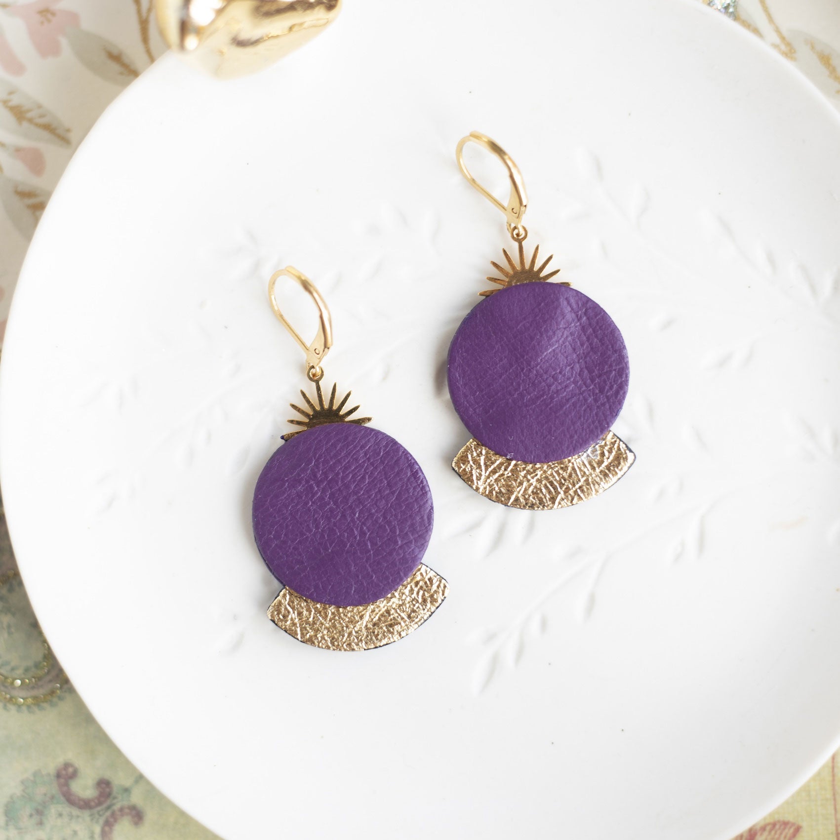 Boucles d'oreilles Boule de Cristal violet