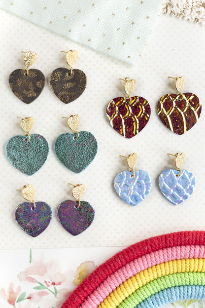 Boucles d'oreilles Coeurs - cuir violet à reflets irisés