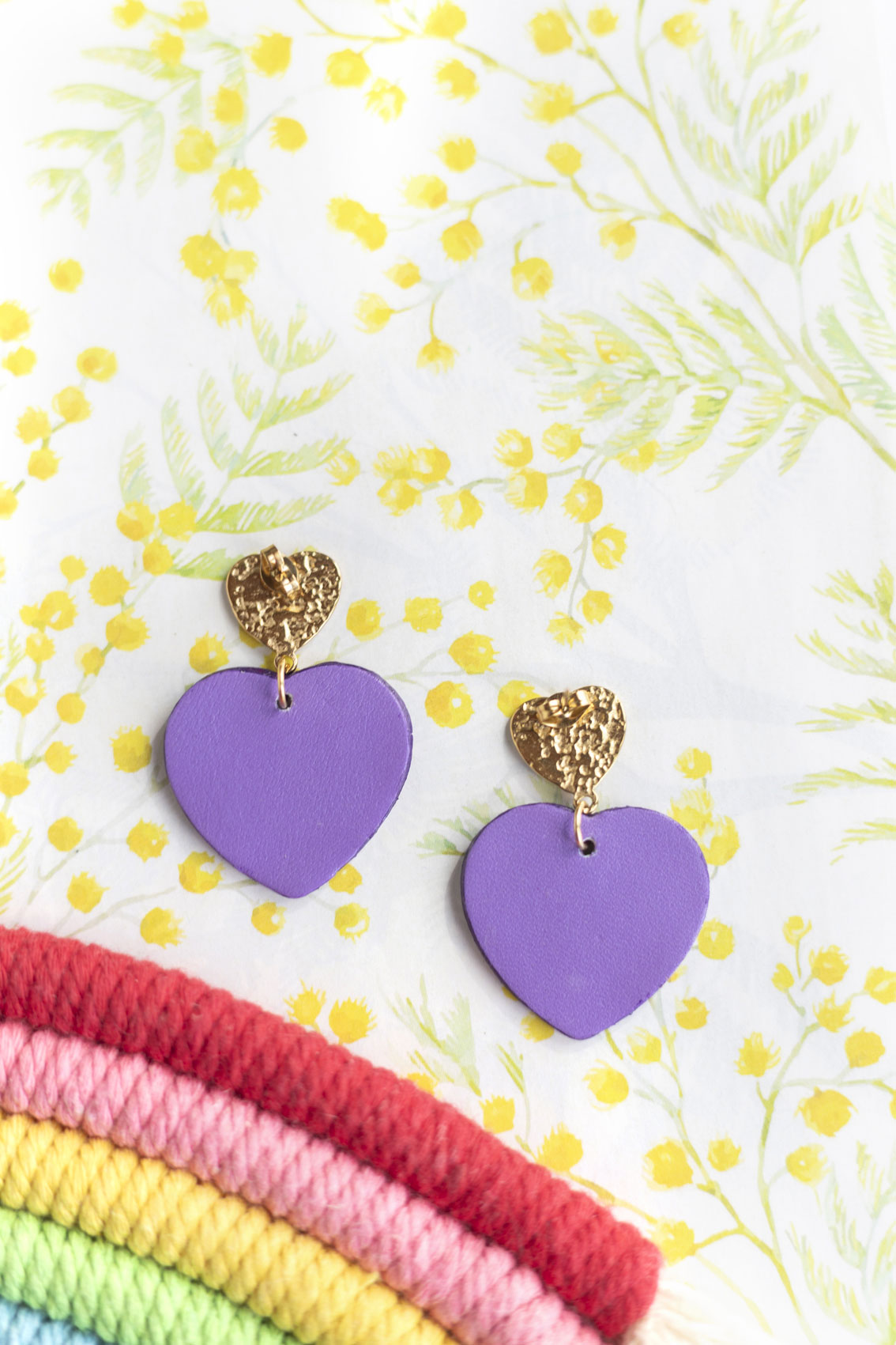 Boucles d'oreilles Coeurs - cuir violet à reflets irisés