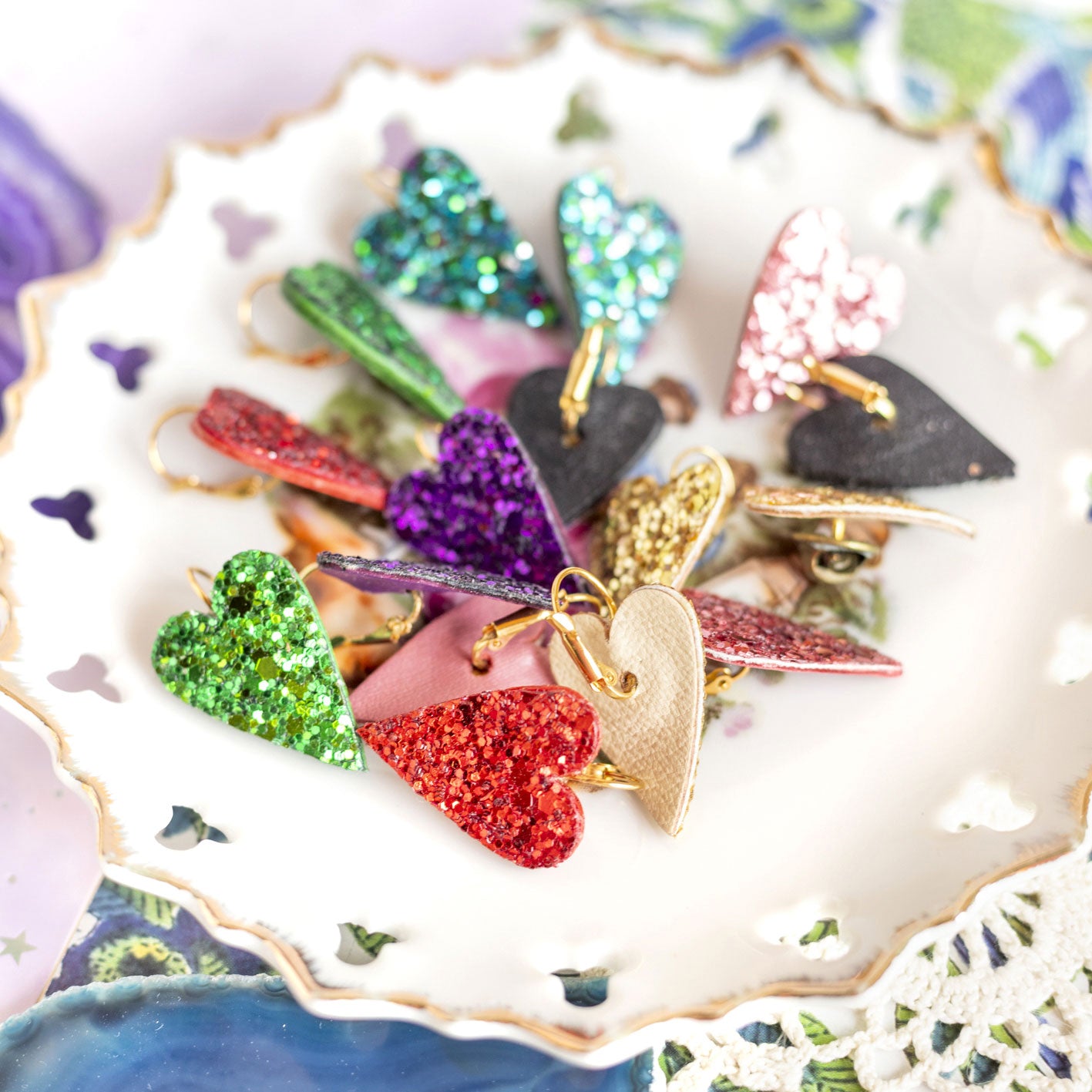 Boucles d'oreilles coeurs rouges à paillettes