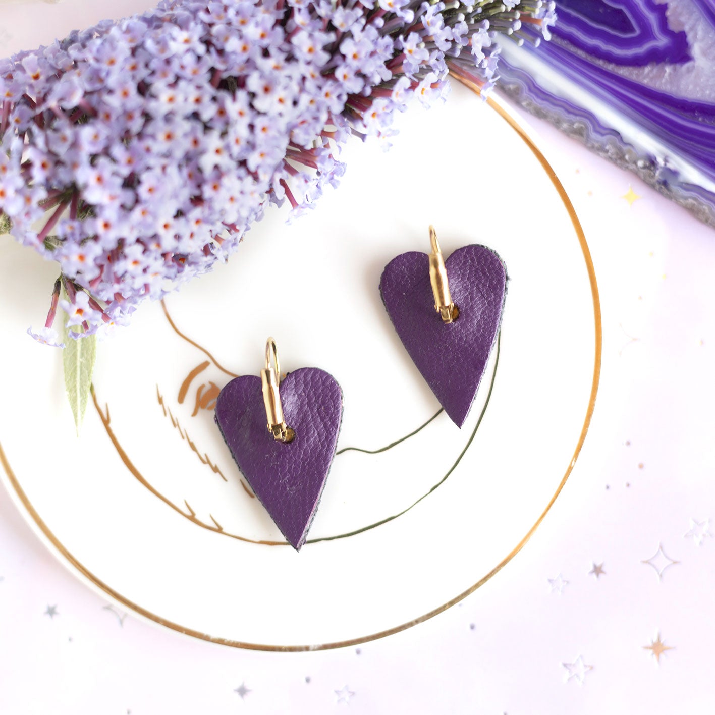 Boucles d'oreilles coeurs violets à paillettes