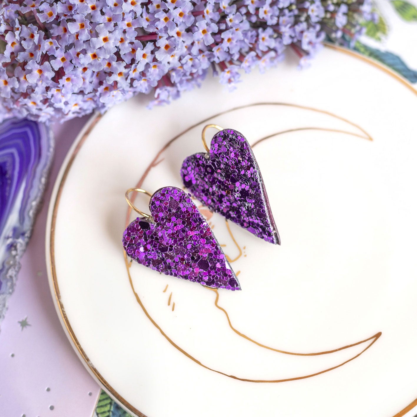Boucles d'oreilles coeurs violets à paillettes