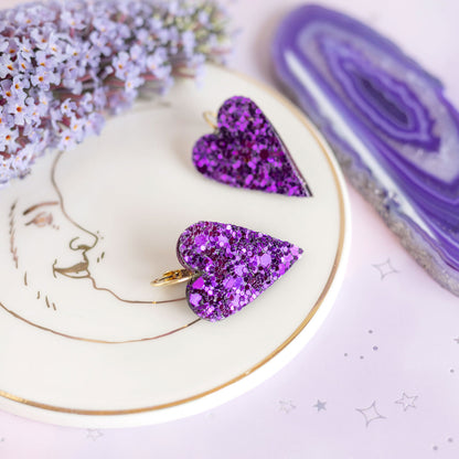 Boucles d'oreilles coeurs violets à paillettes