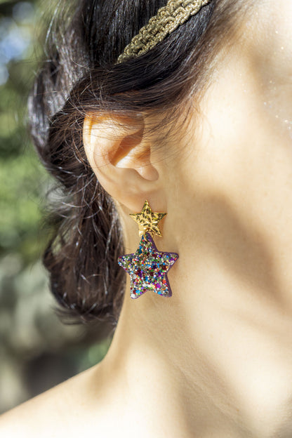 Boucles d'oreilles Etoiles - cuir noir à tâches multicolores