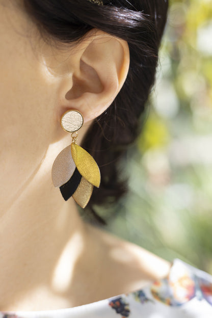 Boucles d'oreilles Dahlia - cuir jaune orangé métallisé, doré, rose incarnat, mauve