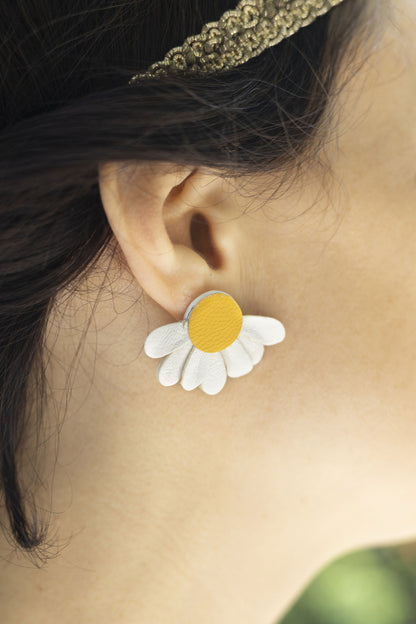 Boucles d'oreilles demi-marguerite