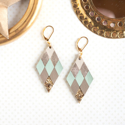 Boucles d’oreilles Joy cuir vert pastel écru argenté et gris