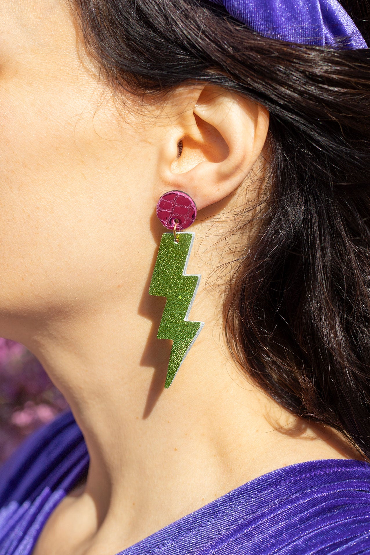 Boucles d'oreilles puces éclairs en cuir or rose et vert métallisé