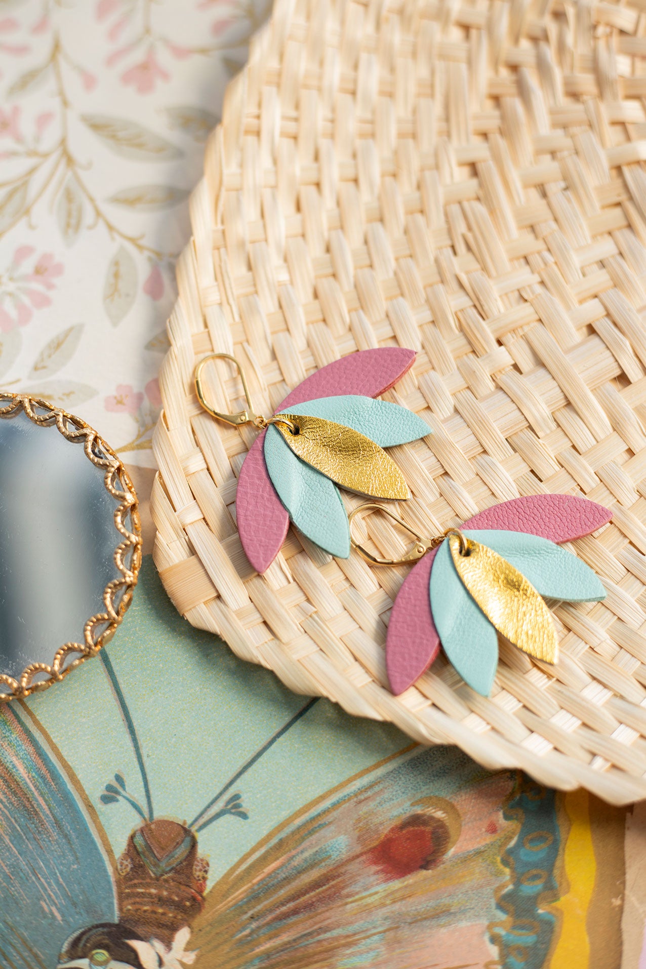 Palmier earrings in pink, blue and gold leather