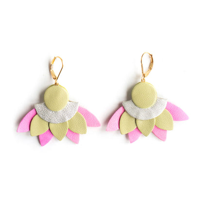 Boucles d'oreilles Ancolie - cuir vert pistache, argenté, rose vif