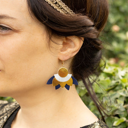 Boucles d'oreilles Ancolie - cuir rose saumon, jaune ocre, bleu azur clair