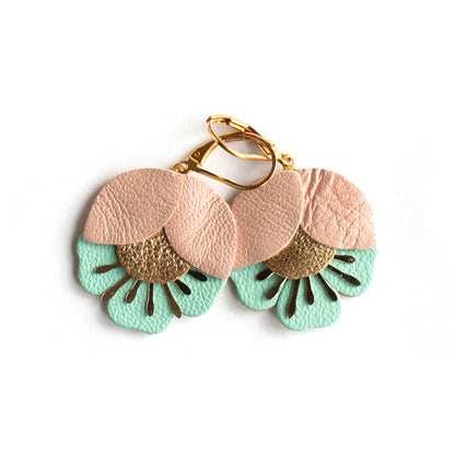 Boucles d'oreilles Fleur de Cerisier cuir rose chair, or rose, aigue-marine