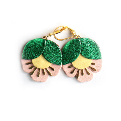 Boucles d'oreilles Fleur de Cerisier cuir vert métallisé, jaune clair, rose chair