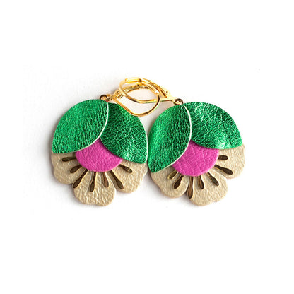 Boucles d'oreilles Fleur de Cerisier cuir vert métallisé, rose fuchsia, or mat