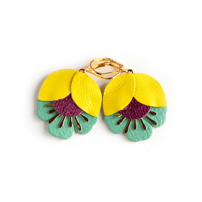 Boucles d'oreilles Fleur de Cerisier cuir jaune, rose framboise métallisé, bleu givré