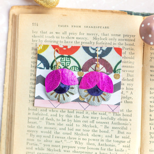 Boucles d'oreilles Fleur de Cerisier cuir fuchsia métallisé, violet, argenté