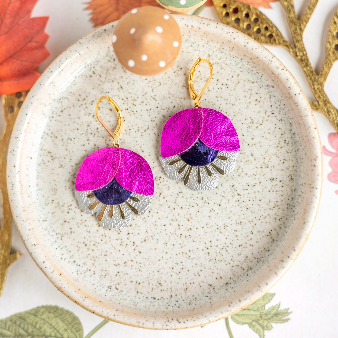 Boucles d'oreilles Fleur de Cerisier cuir fuchsia métallisé, violet, argenté