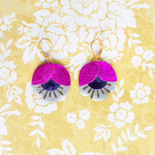 Boucles d'oreilles Fleur de Cerisier cuir fuchsia métallisé, violet, argenté