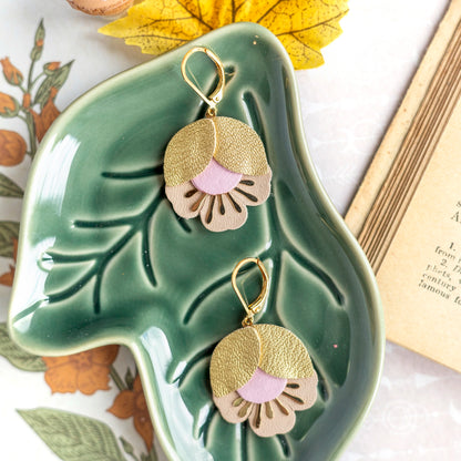 Boucles d'oreilles Fleur de Cerisier cuir or mat, rose pâle, beige