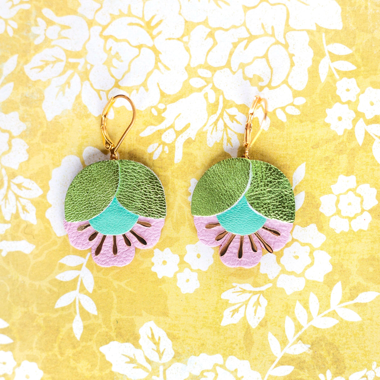 Boucles d'oreilles Fleur de Cerisier vert clair, menthe, rose poudré