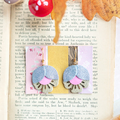Boucles d'oreilles Fleur de Cerisier cuir bleu ciel métallisé, rose vif, or mat