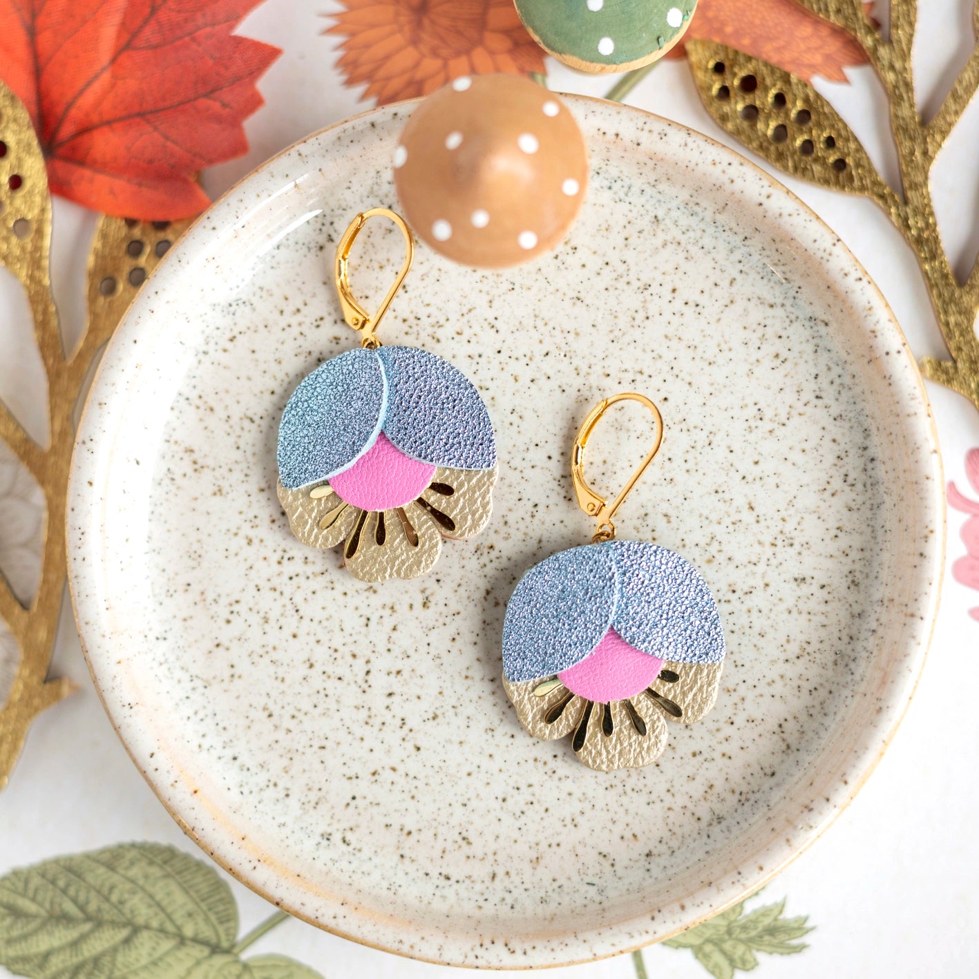Boucles d'oreilles Fleur de Cerisier cuir bleu ciel métallisé, rose vif, or mat
