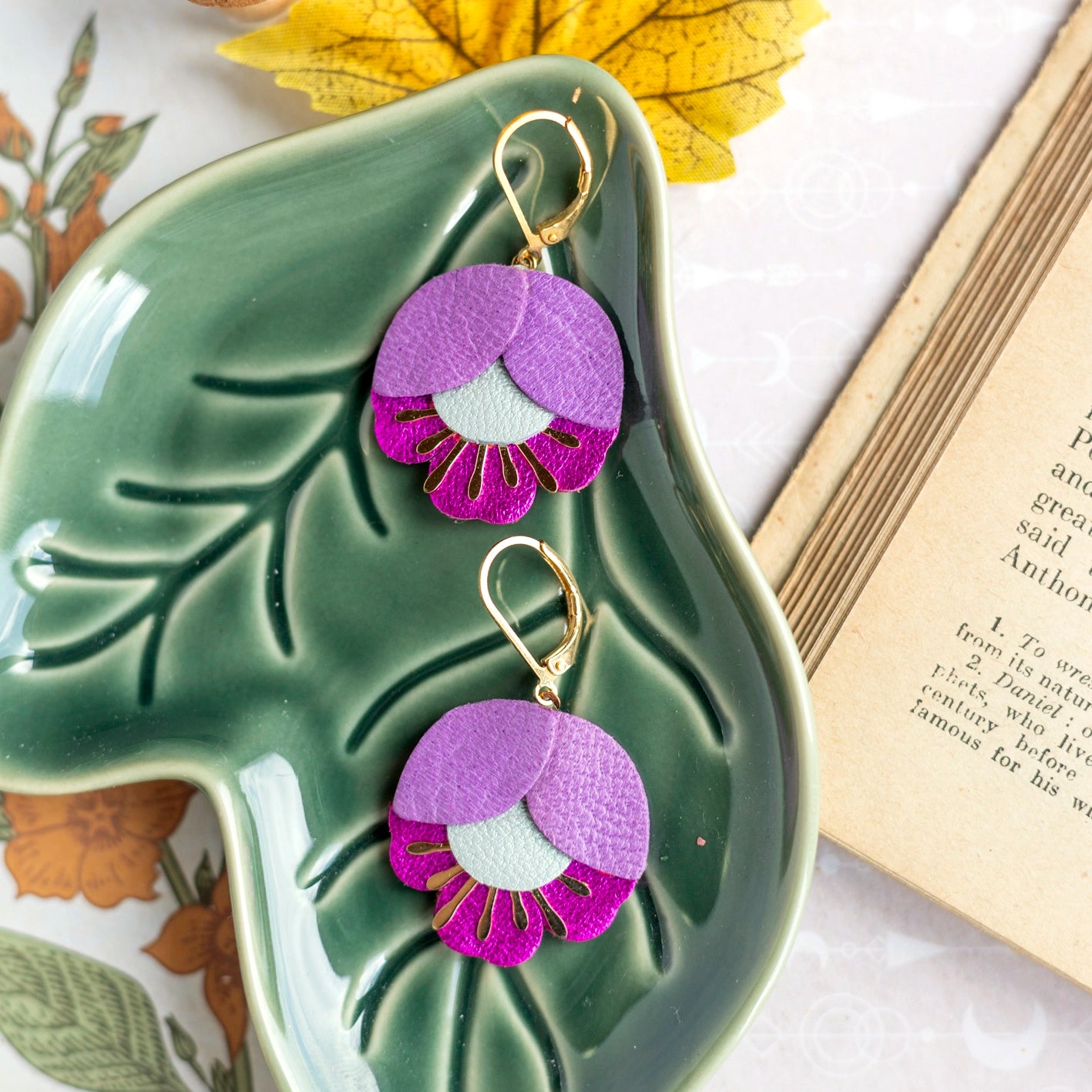 Boucles d'oreilles Fleur de Cerisier cuir parme, opaline, fuchsia