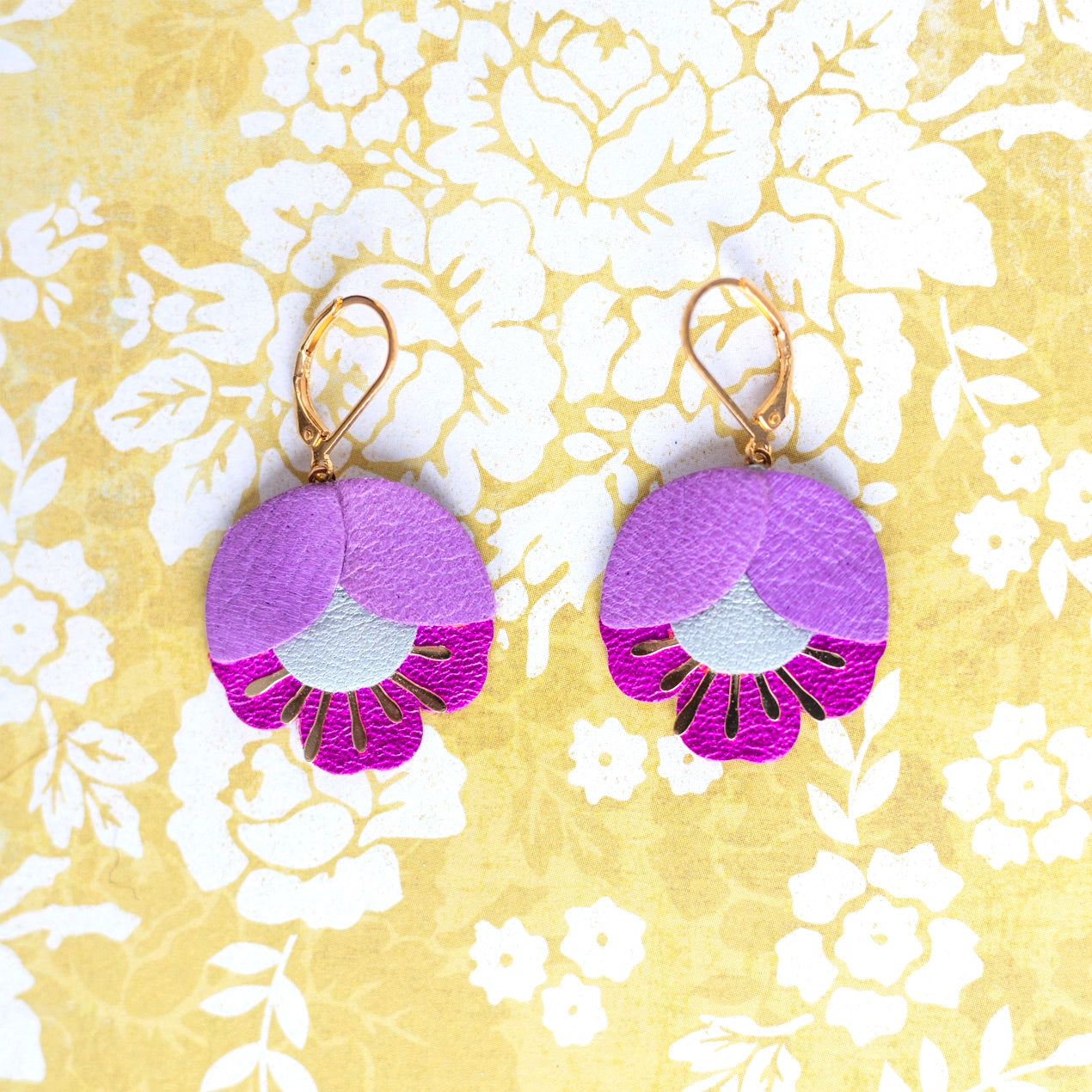 Boucles d'oreilles Fleur de Cerisier cuir parme, opaline, fuchsia