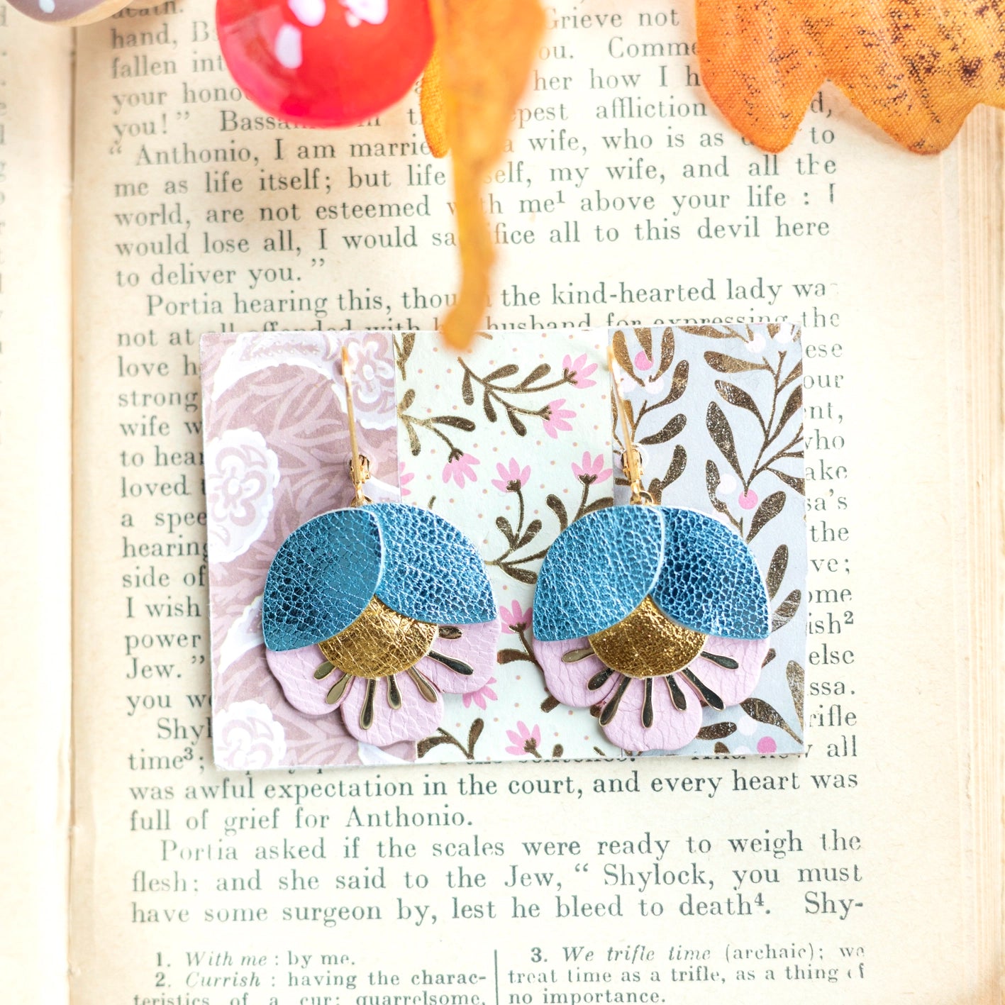 Boucles d'oreilles Fleur de Cerisier cuir bleu ciel métallisé, doré, rose poudré